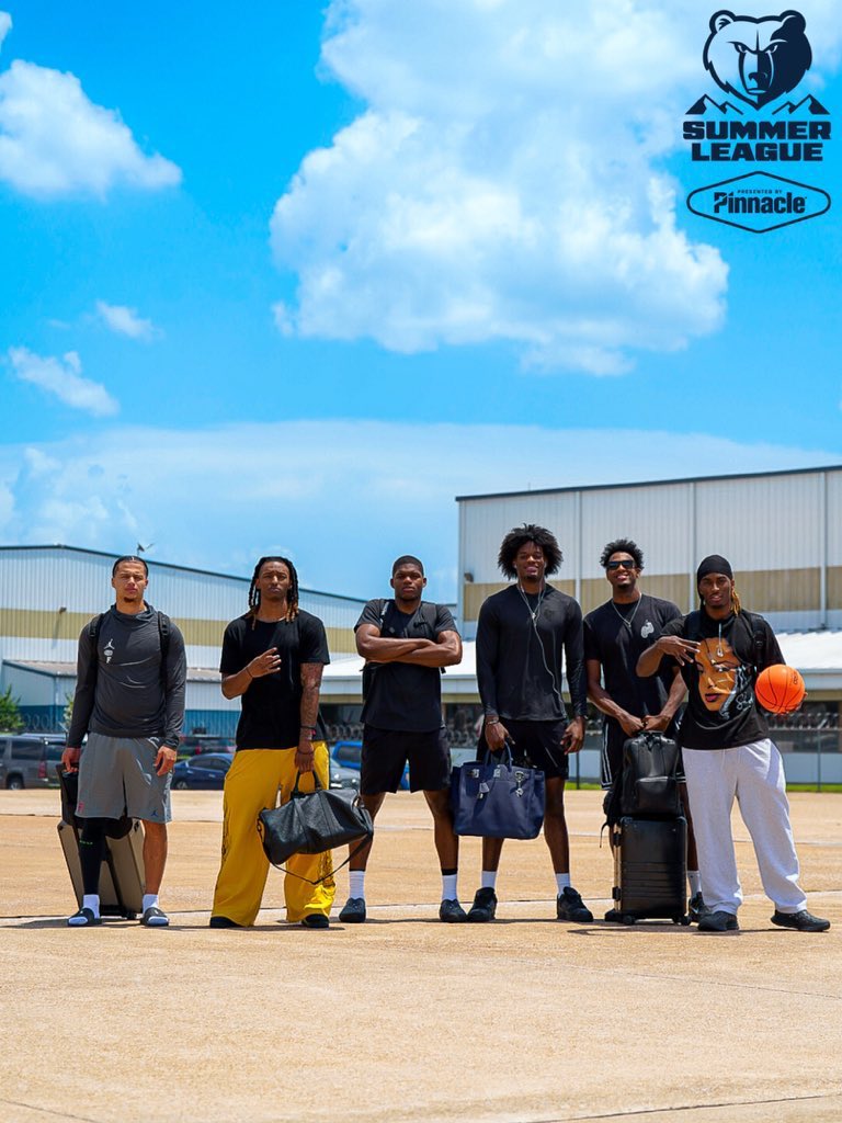 GrizzliesPics's tweet photo. The cubs https://t.co/Ns1IkxMWec