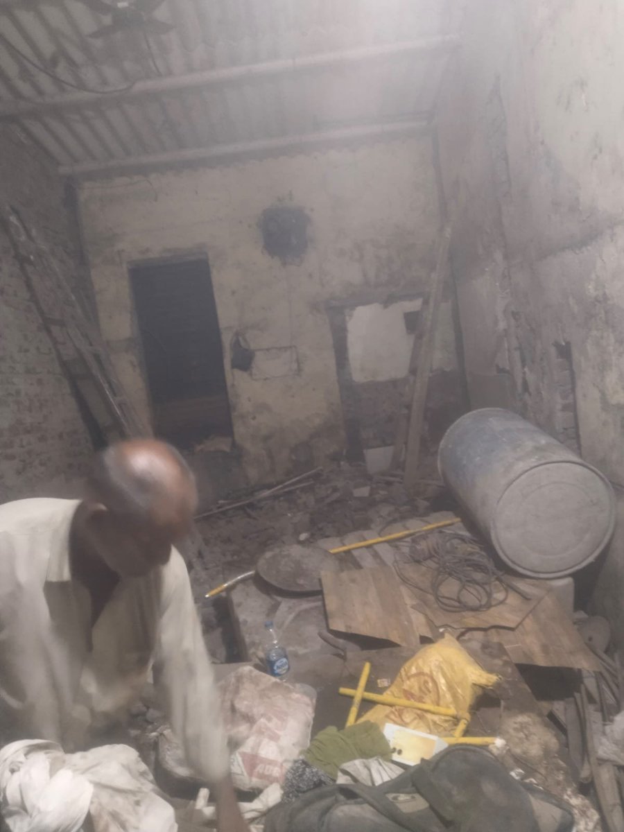 discoveryofmaha's tweet photo. 🚨 BREAKING NEWS | PART-1

Ward 164 (Netaji Nagar, Khadi No.3, 90 Feet Road, Saki Naka, Kurla L Ward) faces allegations of rising illegal constructions. Residents also allege that Junior Engineer Ranjit Chavan , is supporting these illegal constructions. @mybmcWardL @mybmc https://t.co/9CQHY5ON8L