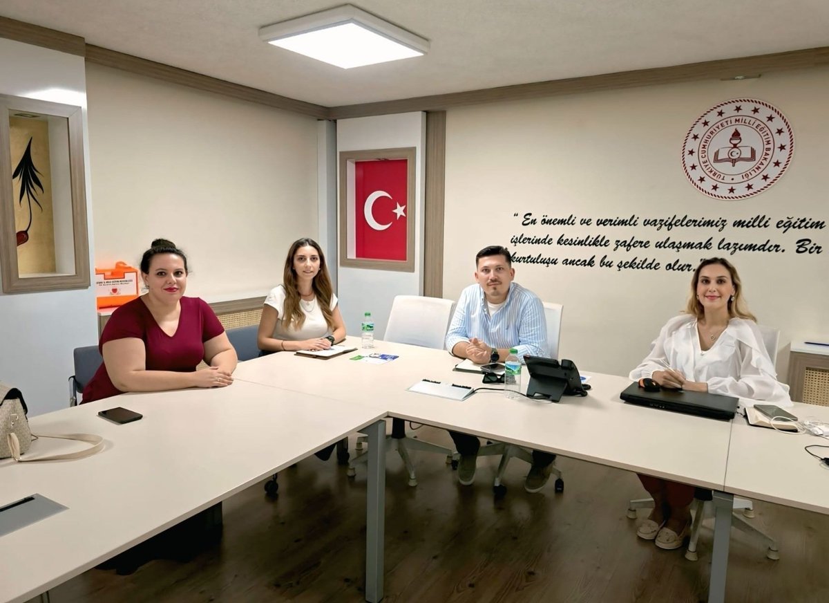 EdirneMEM_STEM's tweet photo. @trakya_univ Eğitim Fakültesi Dekan Yardımcısı Doç. Dr. @sertac_arabac ile @EdirneMEM_STEM @EdirneMemArge iş birliğiyle yeni öğretim yılı bilim-teknoloji planlama toplantısı gerçekleştirdik.Kendisine,@Edirne_MEM Müdürümüz Sayın Dr. @Alireisoglu34 çok teşekkürler @edirne_valiligi https://t.co/0elE2PfKiH