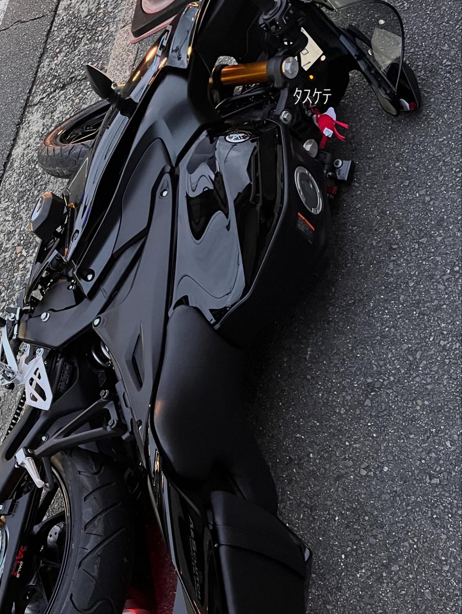542_5683's tweet photo. 名前　ごん
住み　京都
愛車　YZF R15
趣味　バイク、ゲーム

韓国出身です！！
納車したばっかの初心者です
ﾉｳｼｬﾋﾞﾆコケてウインカー折れました
ｱﾘｶﾞﾄｳｺﾞｻﾞｲﾏｽ

#バイク乗りとして軽く自己紹介
#バイク乗りと繋がりたい https://t.co/xZF4dGrFPj