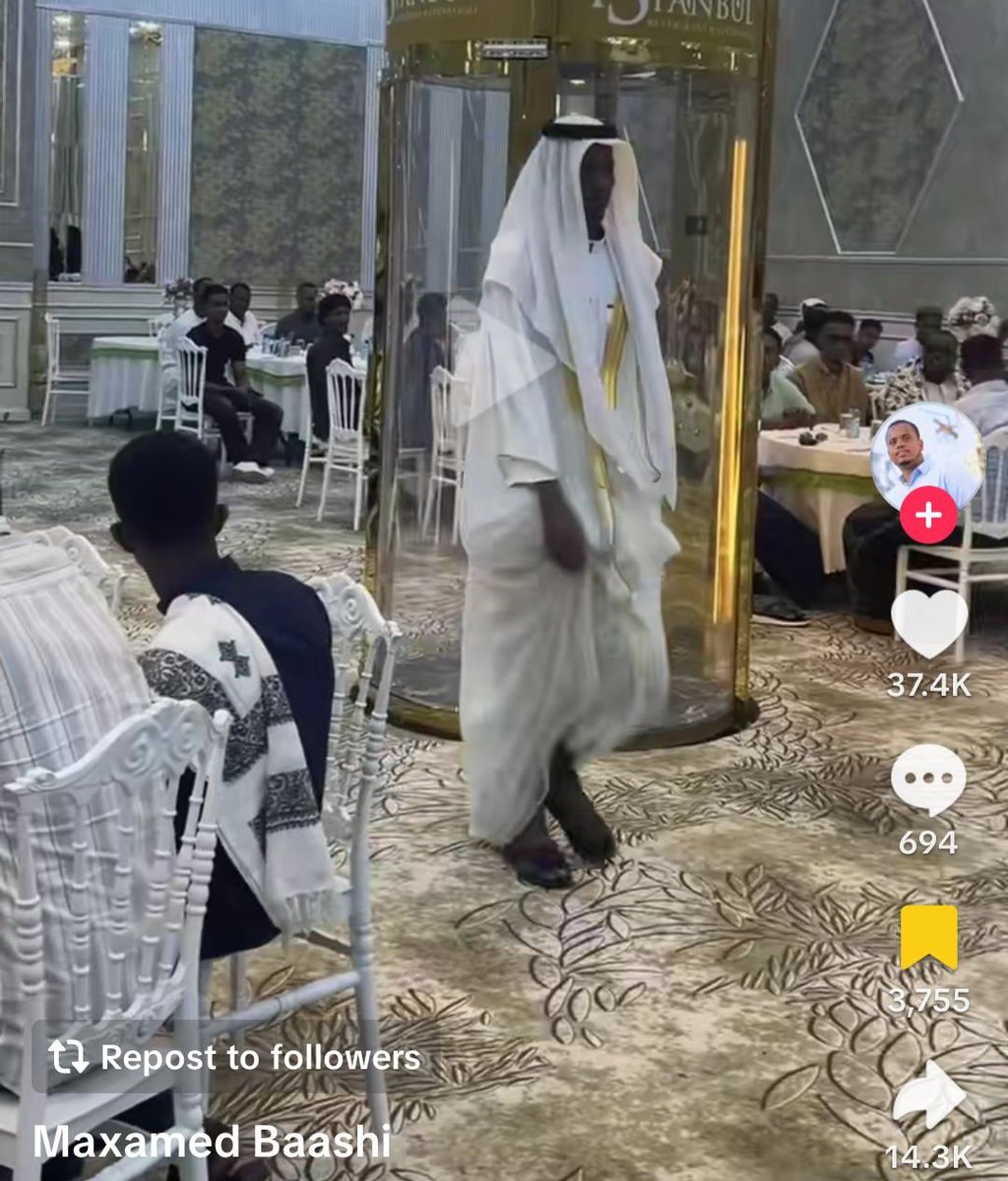 jiffy_news's tweet photo. Some Somali men are going through a massive identity crisis. Why would you dress like this at your wedding? Very embarrassing. https://t.co/0GkE3XmsuC