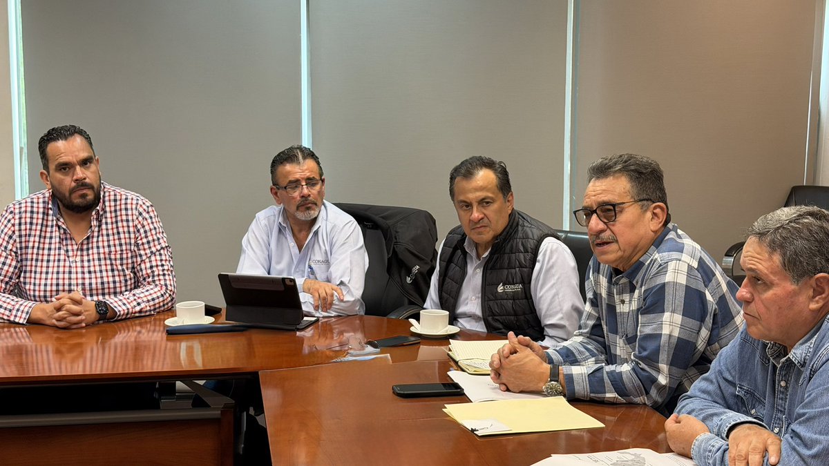 ConaguaDLZac's tweet photo. El @GobiernoMX a través de la #Conagua impulsa proyectos para el desarrollo del campo y el uso eficiente del #Agua. Hoy, el Ing. Aarón Mastache, Subdirector de Infraestructura Hidroagrícola, presentó el Plan Nacional de Tecnificación para el distrito de Riego 034 en #Zacatecas. https://t.co/J5oE4ZHV4r