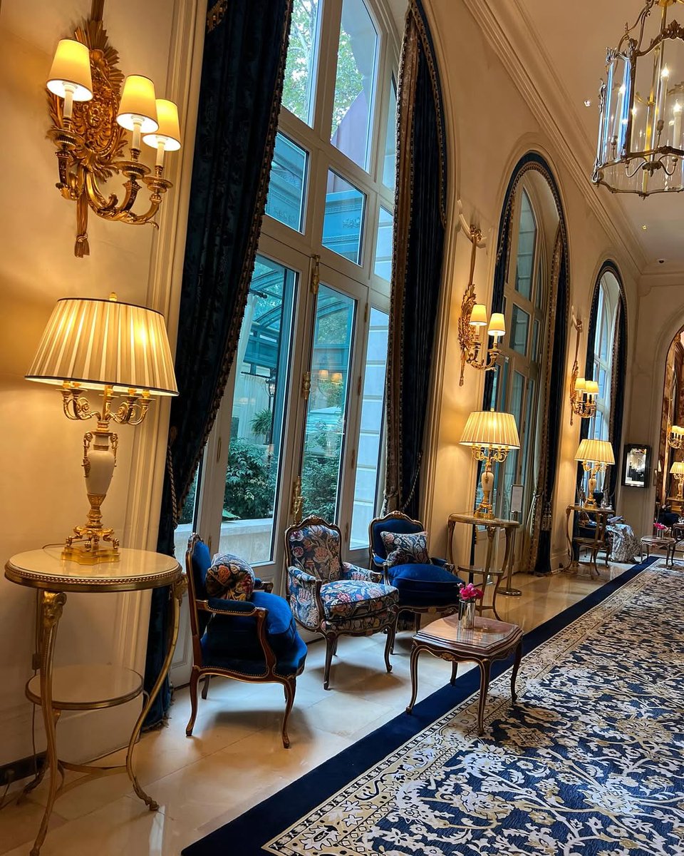 sPinah_'s tweet photo. Stepping into elegance and timeless charm✨ https://t.co/JkgaZRo0Gs