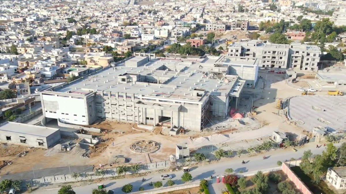 SubhanJaved911's tweet photo. 5 Mother & Child hospitals have been completed in Punjab at the total cost of 40 billion Rs ...

They are located in Attock, Mianwali, Layyah, Multan & Bahawalnagar. Each dedicated facility consist of 200 beds.

Every hospital is divided into highly specialized gynaecology, obstetrics and paediatrics block with ICU/HDU, modular operation theatres & antenatal/postnatal wards.

It will help in reducing infant mortality rate from 45 per 1k births + mother mortality rate of 180 per 1 lakh pregnancy into manageable levels across the mainland 🇵🇰

3 more specialized healthcare facilities for M&CH 👩‍👧‍👦👼 are under construction in dera ghazi khan, rajanpur and bahawalpur districts to boost public sector healthcare access at the doorstep of citizens.

What do you think about public welfare spending in Pakistan & how it will impact burgeoning population growth in a tight fiscal space 🧐