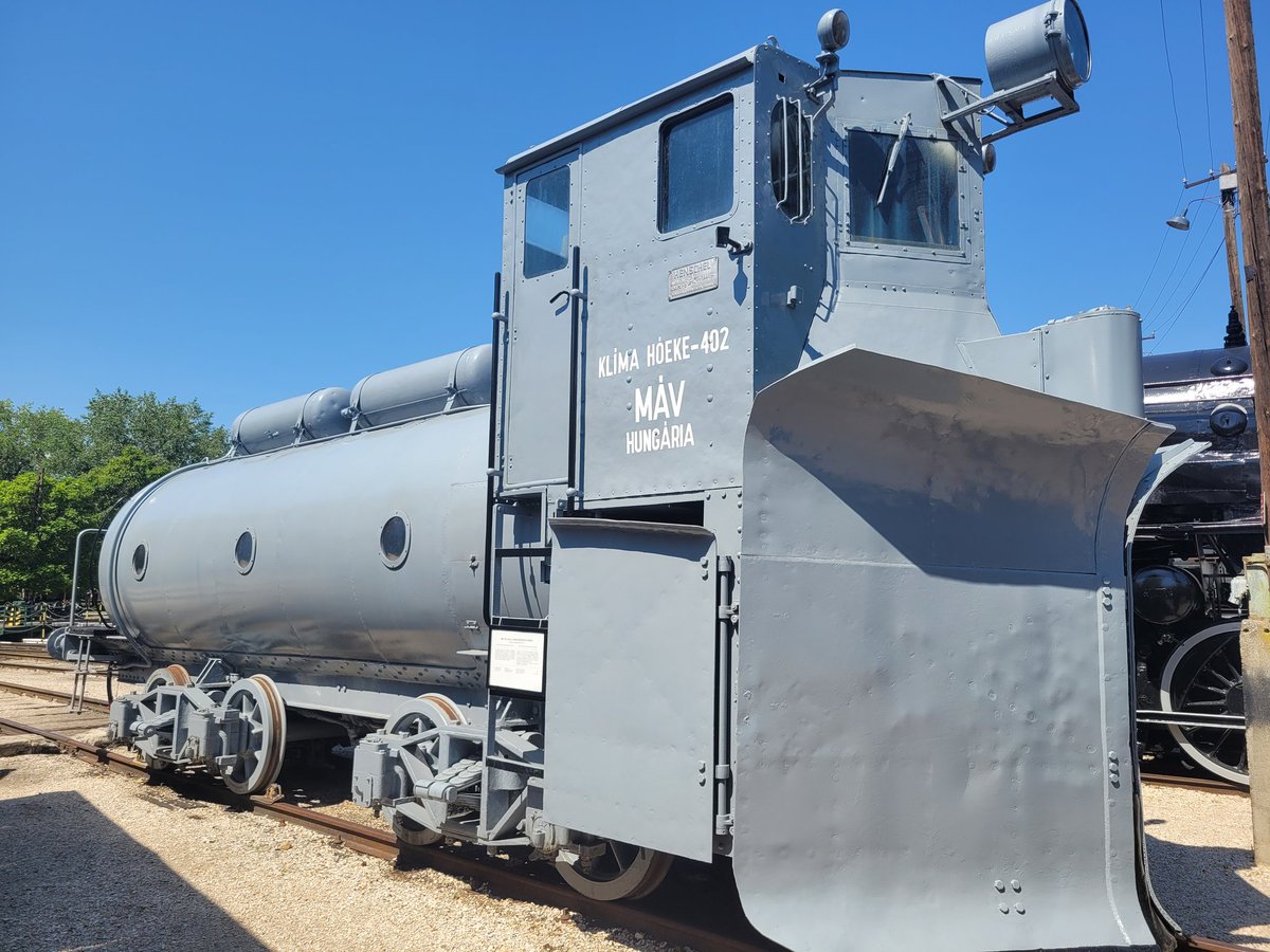 THR_Shrek's tweet photo. behind the Electric selection was a vast variety of Snowploughs, from push along in front of engine to driveable turbines, with another car converted to rail for inspection and transportation. https://t.co/3LcYSsvIuT