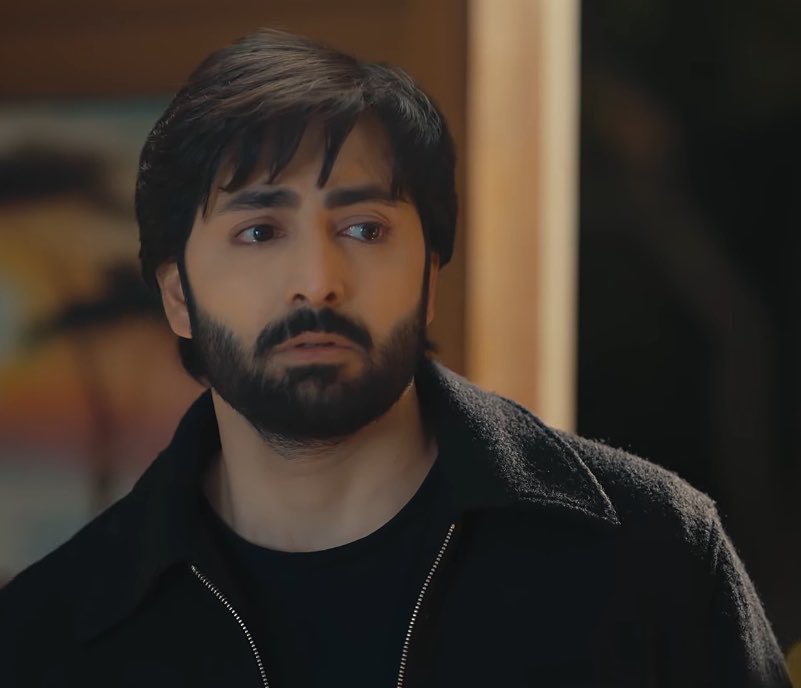 Faraahy7's tweet photo. I still don’t like Ilham and Sayhaan together but if she’s the reason Sayhaan stops crying, then I’ll support them 🥺❤️‍🩹
#DanishTaimoor  #Humrahi https://t.co/8ynqSMlJaS