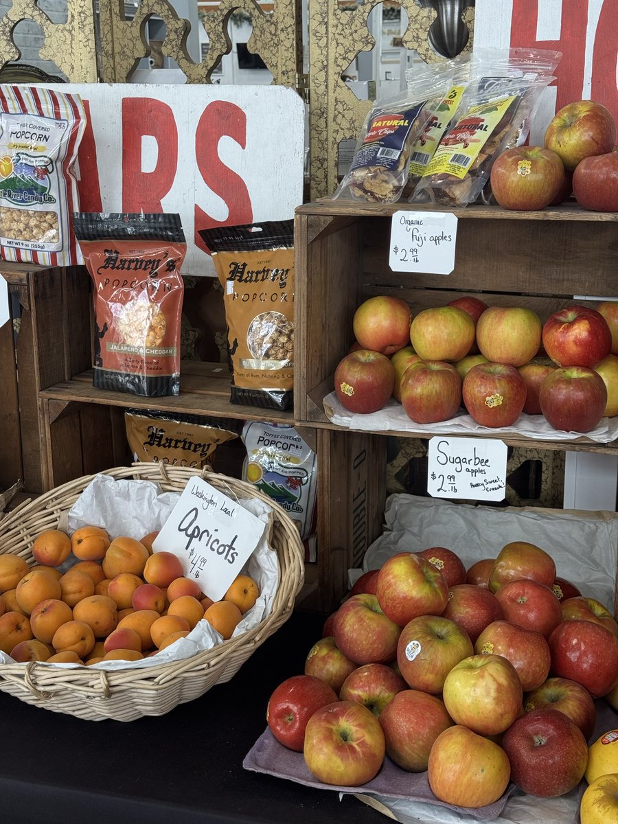 wmaruston's tweet photo. Coming to the fireworks tomorrow and forgot something? No worries! 
Stop by Fardell Farms for fresh fruit 🍓, grab-and-go snacks 🥨, sunscreen ☀️, and all those last-minute essentials before the show. See you at the Market 💙 https://t.co/Q1pFcSlyig