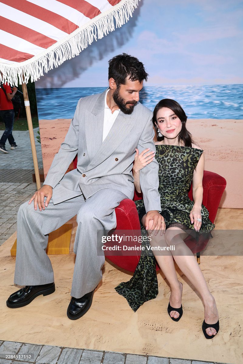 beklenenkral's tweet photo. Masaldan gerçeğe bir aşk öyküsünün baş kahramanları.
Özge Gürel, Serkan Çayoğlu...
#ÖzSer https://t.co/g64P8Do0l5
