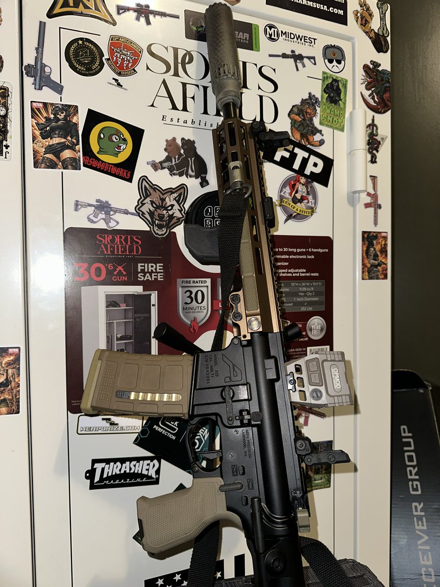 Tacticaljavi999's tweet photo. My #Suppressed ARP is now complete✅ #Rare #FDE #Geissele #BCM #YHM #Holosun #AEMS #Blueforcegear #Surefire #DFCO #RadianRaptor #StrikeIndustries #LBEunlimited #Timbercreek #DanielDefense #AeroPrecision #GeisseleSD3G #Magpul #MaximDefense #ARP #556NATO #Airsoft #Godbless https://t.co/JADuYCFKt6