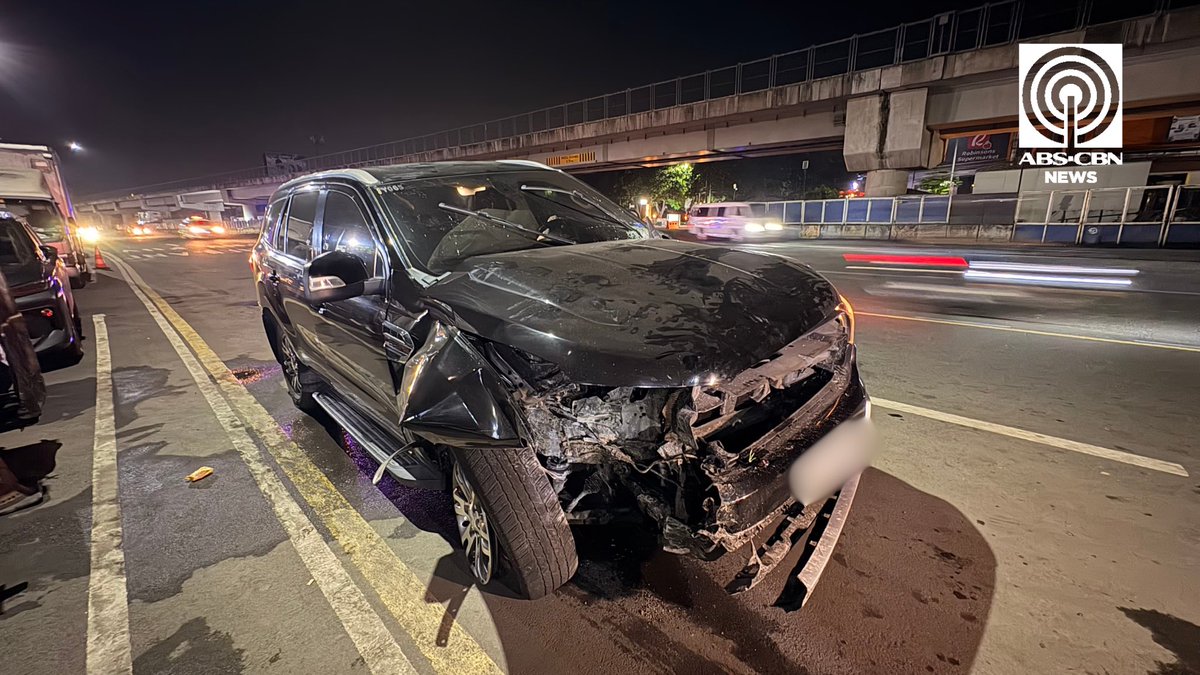 eon_sanchez's tweet photo. Sumalpok ang isang SUV na patungong Fairview sa mga concrete barrier sa eastbound lane ng Commonwealth Avenue, Quezon City, bandang 12:45 ng madaling araw ng Sabado, Hulyo 4, 2026. @ABSCBNNews https://t.co/aek6OuKR2S