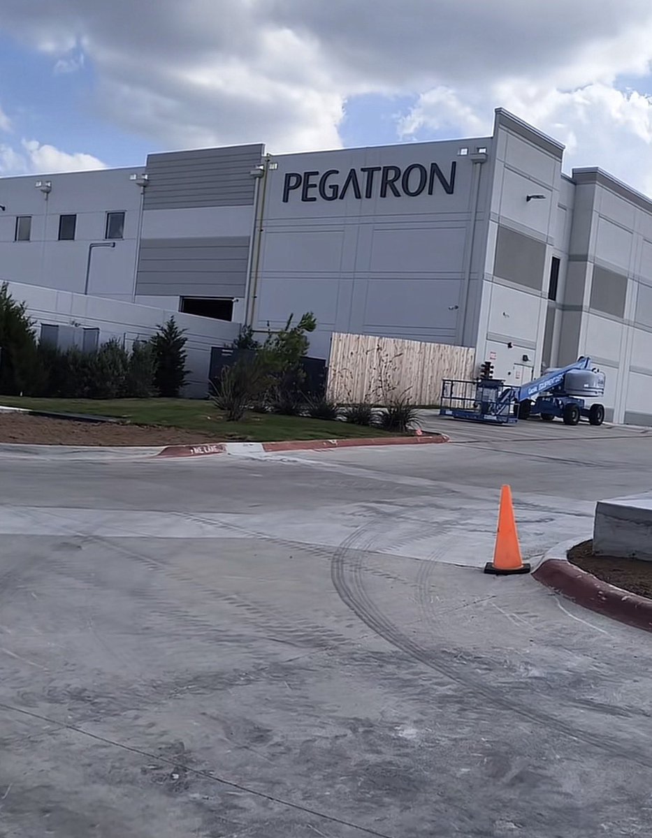washghost1's tweet photo. What kind of Transformers is this place making https://t.co/UIGt78u98Z