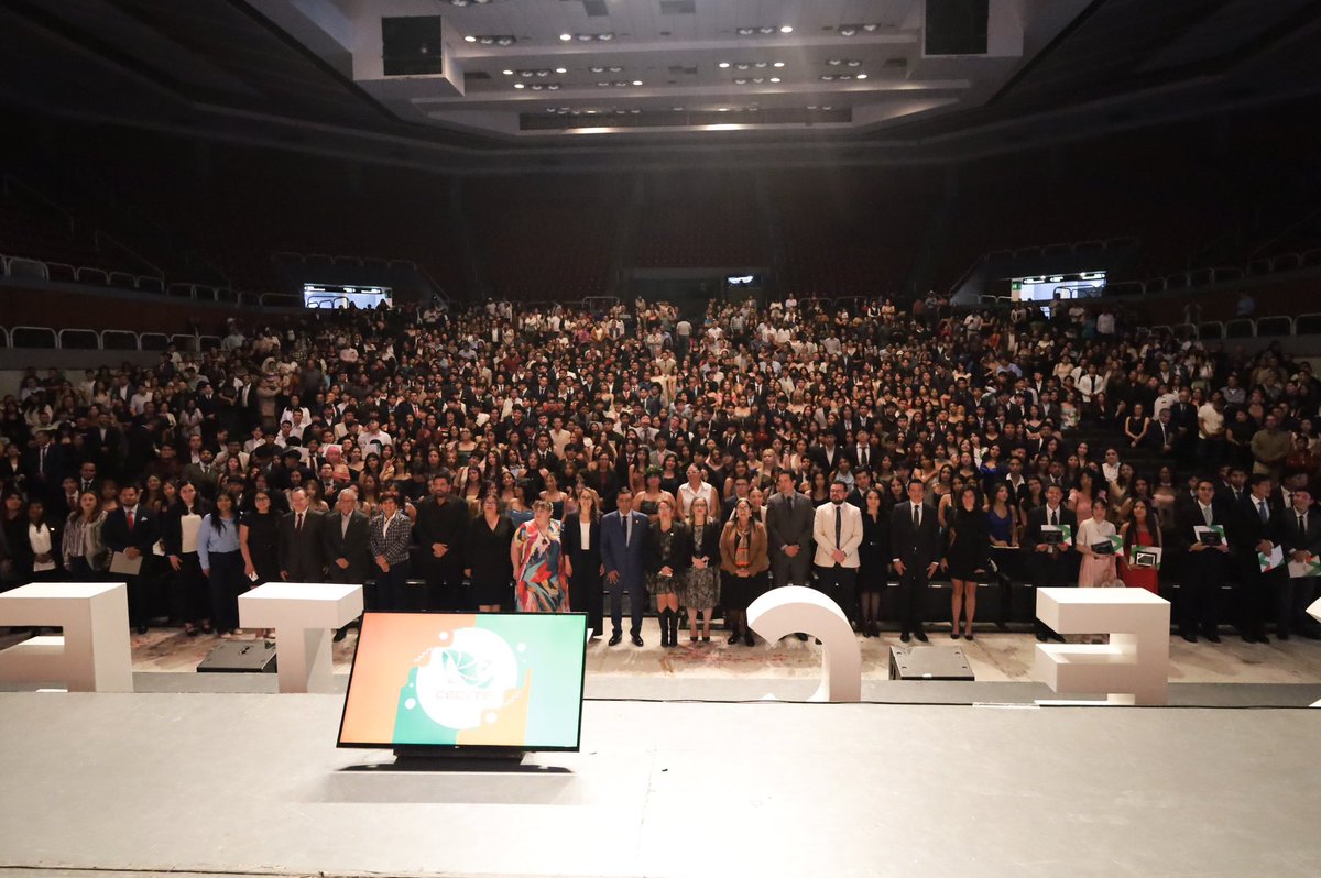 pm_diana's tweet photo. Graduación de la XVI Generación de Bachillerato Tecnológico del CECYTEQ Plantel No. 6, Corregidora 🎓

Felicidades por este logro, que representa el resultado de su esfuerzo, disciplina y dedicación.

¡Enhorabuena a las y los graduados! 💙✨ https://t.co/Xy91H7us5a