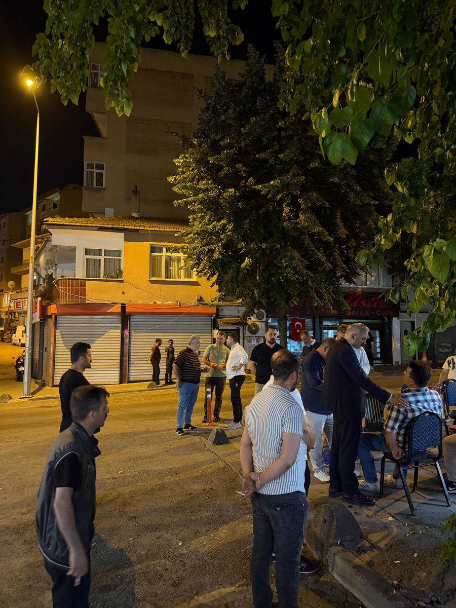 mhparnavutkoy's tweet photo. İlçe Başkanımız Sn. Cihan Barut @CihanBARUTCCC ve yönetim kurulu üyelerimizle birlikte Arnavutköy/Hadımköydeki esnaflarımızı ve mahalle sakinlerini ziyaret ederek hoşsohbetlerine ortaklık ettik.
Esnaflarımıza bol ve bereketli kazançlar dileriz.🇹🇷🇹🇷🇹🇷
@_MHPistanbul_ @rahmancanmhp @CamurMehmet123 
#hadımkoy