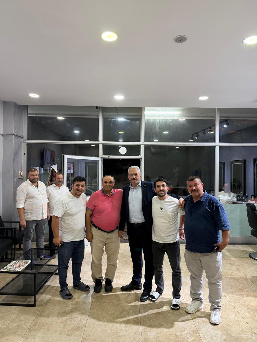 mhparnavutkoy's tweet photo. İlçe Başkanımız Sn. Cihan Barut @CihanBARUTCCC ve yönetim kurulu üyelerimizle birlikte Arnavutköy/Hadımköydeki esnaflarımızı ve mahalle sakinlerini ziyaret ederek hoşsohbetlerine ortaklık ettik.
Esnaflarımıza bol ve bereketli kazançlar dileriz.🇹🇷🇹🇷🇹🇷
@_MHPistanbul_ @rahmancanmhp @CamurMehmet123 
#hadımkoy