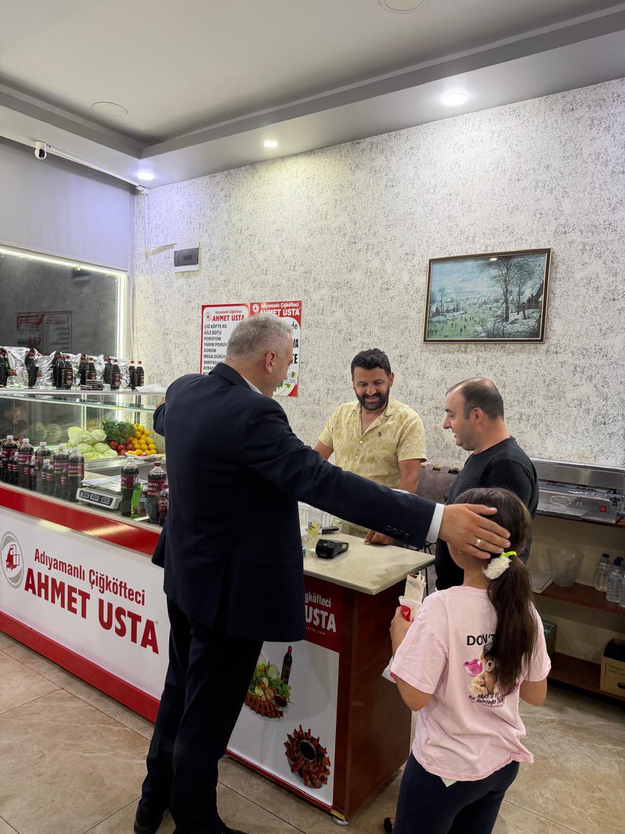mhparnavutkoy's tweet photo. İlçe Başkanımız Sn. Cihan Barut @CihanBARUTCCC ve yönetim kurulu üyelerimizle birlikte Arnavutköy/Hadımköydeki esnaflarımızı ve mahalle sakinlerini ziyaret ederek hoşsohbetlerine ortaklık ettik.
Esnaflarımıza bol ve bereketli kazançlar dileriz.🇹🇷🇹🇷🇹🇷
@_MHPistanbul_ @rahmancanmhp @CamurMehmet123 
#hadımkoy