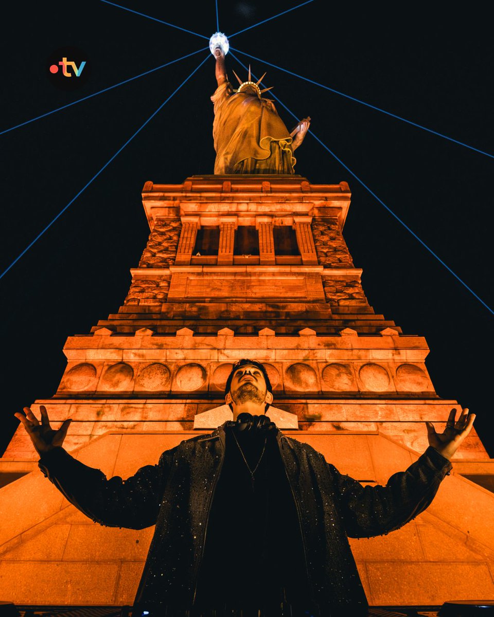 FranceTV's tweet photo. Et la lumière sera. ✨

 « Liberty Lights » : une création exceptionnelle imaginée par le DJ @michaelcanitrot  et @monumental_tour pour la Statue de la Liberté.

Dimanche à 20h30 sur https://t.co/PaFR6Ej5Lf et France 2
@franceinnyc https://t.co/ww29NruSvY