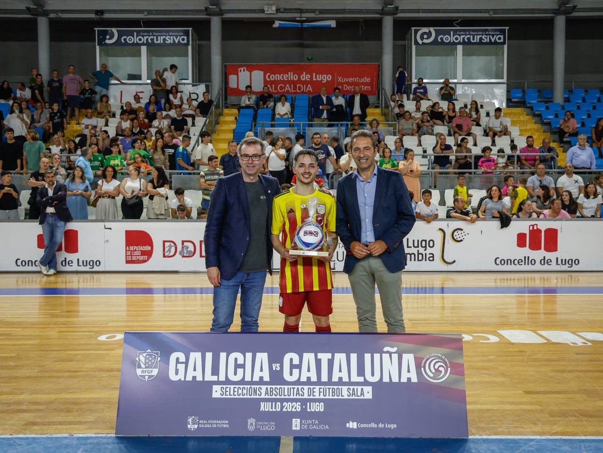 FCF_CAT's tweet photo. ⚽️ 𝐒𝐄𝐋𝐄𝐂𝐂𝐈𝐎́ 𝐂𝐀𝐓𝐀𝐋𝐀𝐍𝐀 𝐀𝐁𝐒𝐎𝐋𝐔𝐓𝐀 𝐌𝐀𝐒𝐂𝐔𝐋𝐈𝐍𝐀

🗞️ CRÒNICA:  Catalunya goleja a Galícia al Pavelló Municipal de Lugo (1-6)

⚔️ @FutsalRFGF 1⃣🆚6⃣ Catalunya

😍 Fa goig veure el compromís de Catalunya a la pista

📎 Més detalls a https://t.co/9GlrLUWP4Z