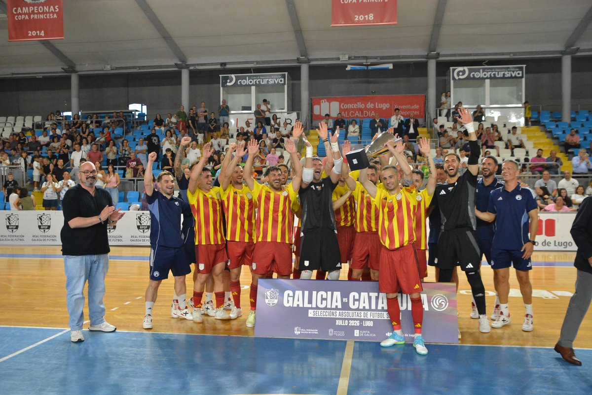 FCF_CAT's tweet photo. ⚽️ 𝐒𝐄𝐋𝐄𝐂𝐂𝐈𝐎́ 𝐂𝐀𝐓𝐀𝐋𝐀𝐍𝐀 𝐀𝐁𝐒𝐎𝐋𝐔𝐓𝐀 𝐌𝐀𝐒𝐂𝐔𝐋𝐈𝐍𝐀

🗞️ CRÒNICA:  Catalunya goleja a Galícia al Pavelló Municipal de Lugo (1-6)

⚔️ @FutsalRFGF 1⃣🆚6⃣ Catalunya

😍 Fa goig veure el compromís de Catalunya a la pista

📎 Més detalls a https://t.co/9GlrLUWP4Z