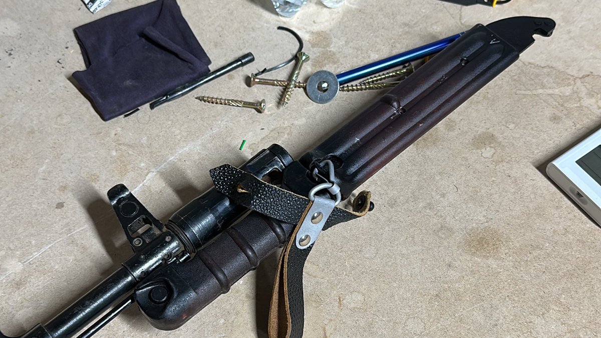 oty__ken's tweet photo. AK-74M ve AK-74 Bayonet 6H5 https://t.co/mFvYRU3PID