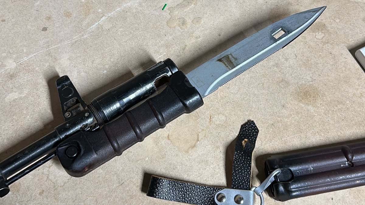 oty__ken's tweet photo. AK-74M ve AK-74 Bayonet 6H5 https://t.co/mFvYRU3PID