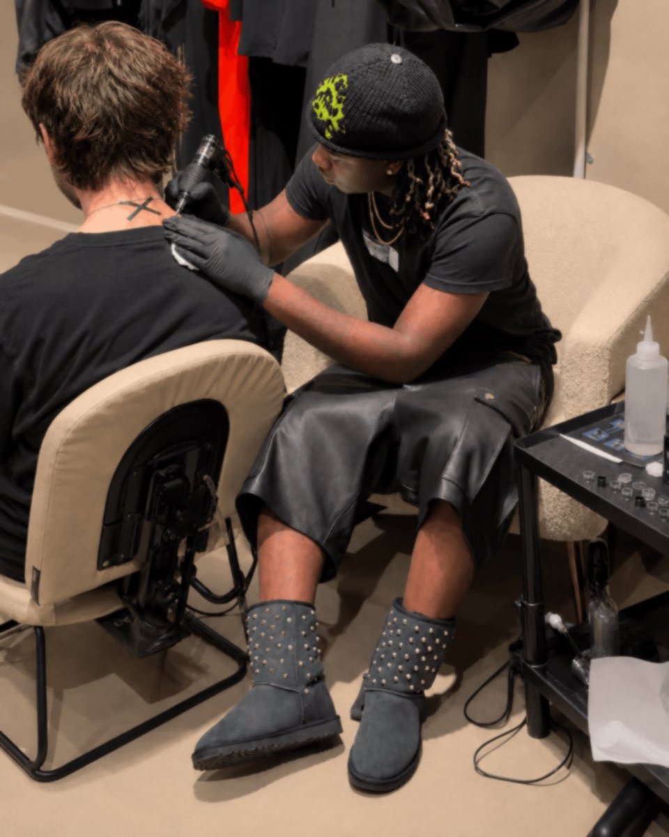 DAILYHYPERP0P's tweet photo. Ken Carson is offering free “XPERIMENT” neck tattoos at his pop-up in London 👀🔥 https://t.co/brYaZoJBpx