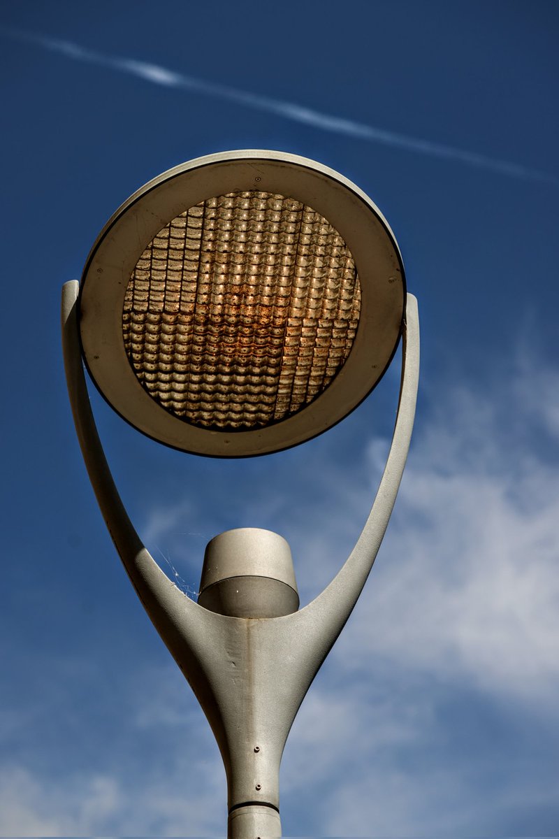 chrisbu03352910's tweet photo. #AlphabetChallenge #WeekZforZany
Street light thinking he's won Wimbledon..๐คฆโโ๏ธ๐
๐ธ https://t.co/TzEs1qO6yu