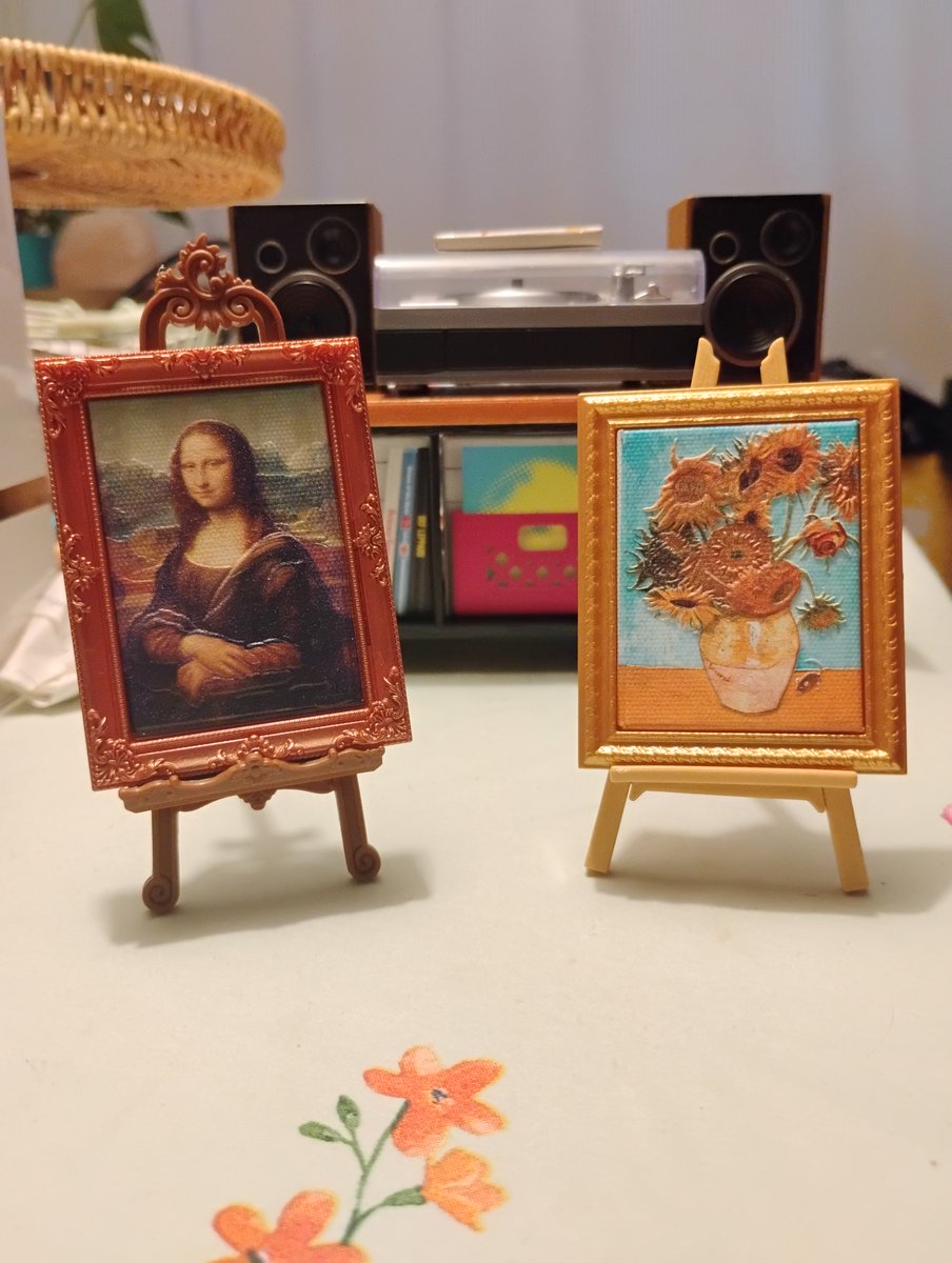 Rocklady19731's tweet photo. Two of my purchases on easels... 
#Minibrands #Masterpieces #MonaLisa #Sunflowers https://t.co/CRmcgT9rcL