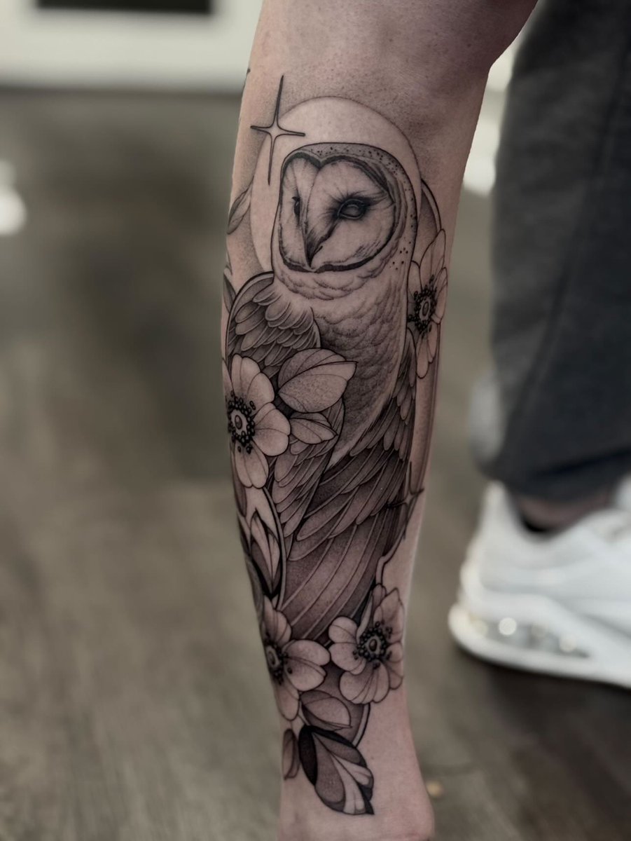 possiblymorgann's tweet photo. I love this lil owl getting so much attention because Barn Owls are my favorite. There’s a reason I have not one but two tattooed on me. 
(Unsure why I don’t have a finished picture of the first) https://t.co/gfpj6MpupE