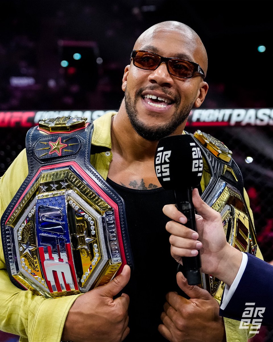 ares_fighting's tweet photo. Ciryl Gane et ses 2 ceintures UFC ce soir à #ARES42 🤩 https://t.co/hRk8vzCHDq