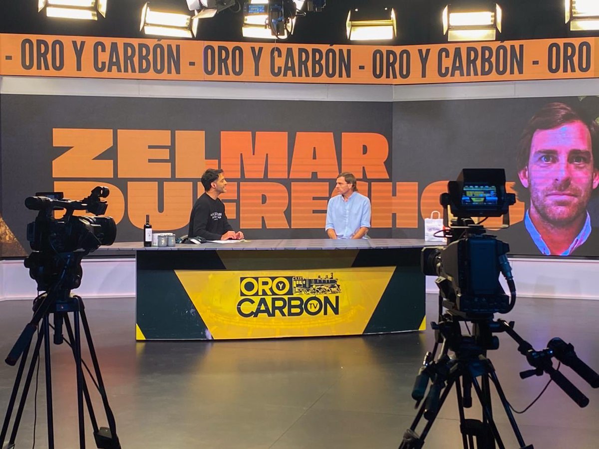 CompromisoCAP's tweet photo. Muchas gracias 💛🖤 @oroycarbontvuy por la invitación. Mañana sábado 10 hrs por 📺@Canal4_UY y @trimaxmediaok nuestro compañero @ZDufrechou habla de todo el periodo de pases. 

#todosJuntos #compromisoCAP https://t.co/kJ467PorQL