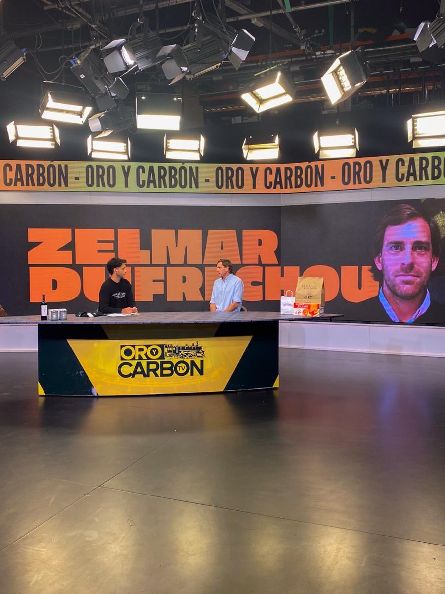 CompromisoCAP's tweet photo. Muchas gracias 💛🖤 @oroycarbontvuy por la invitación. Mañana sábado 10 hrs por 📺@Canal4_UY y @trimaxmediaok nuestro compañero @ZDufrechou habla de todo el periodo de pases. 

#todosJuntos #compromisoCAP https://t.co/kJ467PorQL