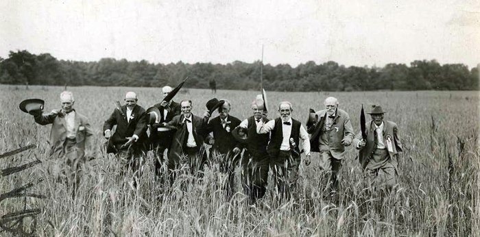 MilHistNow's tweet photo. Confederate veterans recreate Pickett’s Charge 50 years after the Battle of Gettysburg. Thousands of survivors returned to the infamous killing ground in 1913 as part of a reunion to commemorate the 50th anniversary. More than 53,000 veterans of the battle, most in their 70s, gathered at the site of the legendary clash. The three-day reunion ended with a re-enactment of Pickett’s Charge in which many of the aging Southerners advanced once more up Cemetery Ridge. This time they marched not to the rattle of musketry and the crash of cannon fire but to the sound of the cheers and applause of their former foes. Upon reaching the former Federal lines both groups reportedly met to embrace.