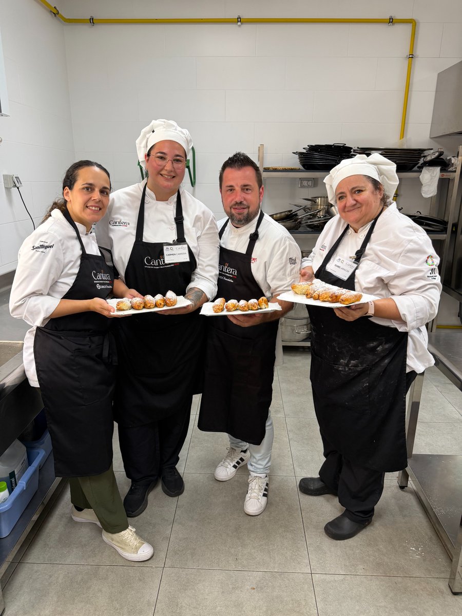 ElPimpiMalaga's tweet photo. En El Pimpi también se aprende.

Cantera acompaña a jóvenes que buscan convertir la cocina en una profesión.

Porque detrás de cada gran cocinero siempre hubo una primera oportunidad. ❤️

Más información:
https://t.co/xUp7n4ZMI4

@fundacion_elpimpi https://t.co/2o3q8ezSDJ