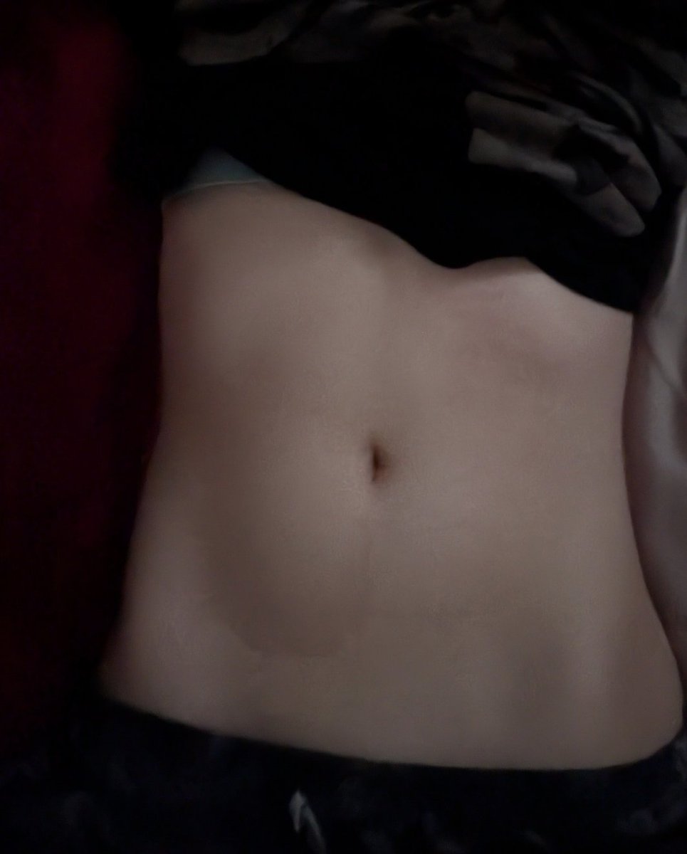 Anselisviolent's tweet photo. umm idk what to post I'm new to this so here is my tummy ??? https://t.co/6pAwpjt3kf