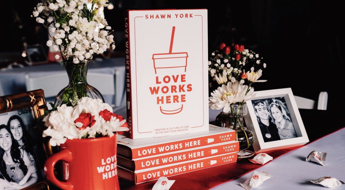 graciefayemedia's tweet photo. Had an incredible opportunity to capture the West Coast launch of Shawn York’s first book, Love Works Here! This event was a celebration of his work and a reflection of his commitment to serving the Lord with his team🐮❤️ https://t.co/qO8R3HWAed