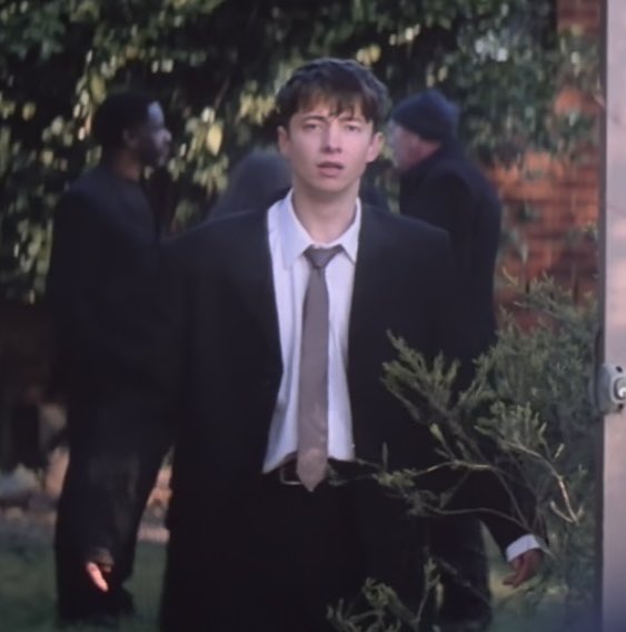 litttlestwomen's tweet photo. naim’s suit being too big on him because it was most likely his dad’s </3 https://t.co/ElwWB8cmXn
