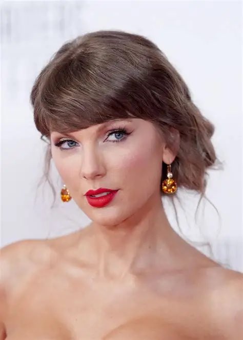 MrBrightie's tweet photo. #TaylorSwift will produce a blockbuster movie detailing her wedding. https://t.co/8mTcBAF8ma