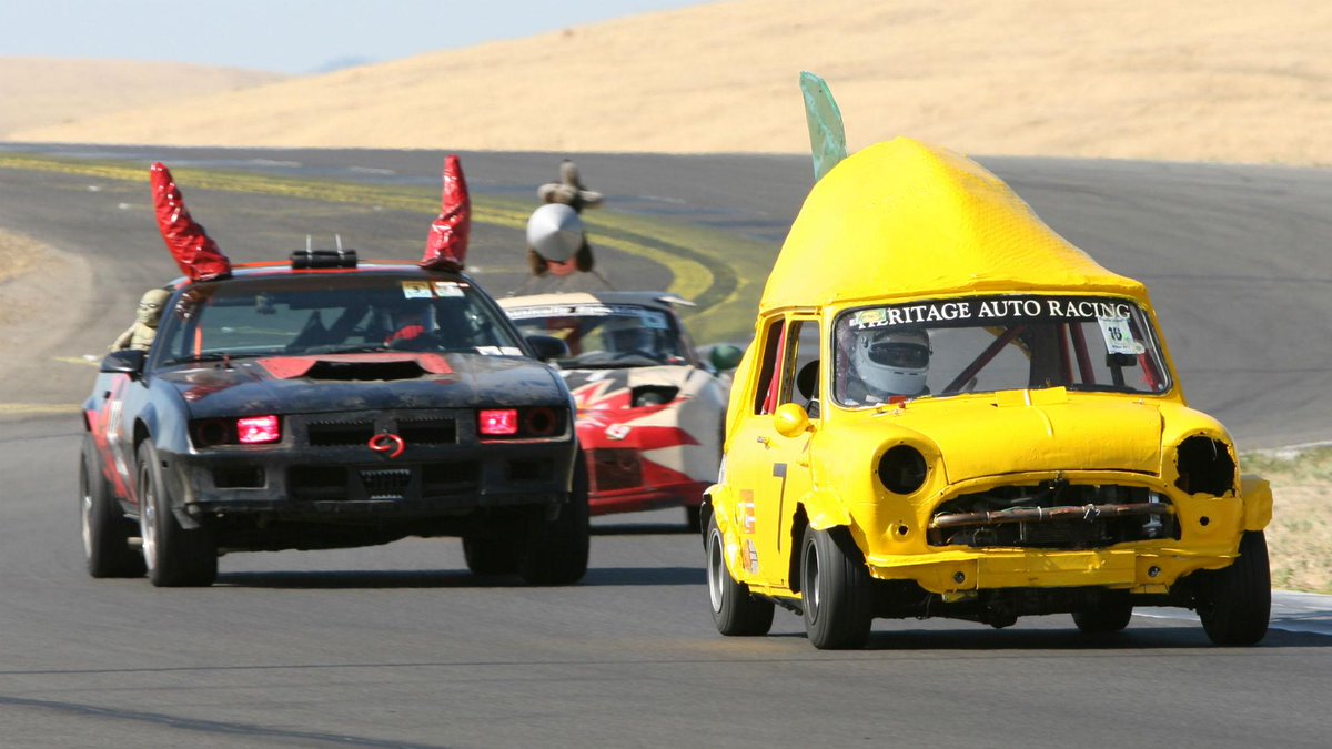 shinabamorotomo's tweet photo. 「24 Hours of Lemons」で検索すると素晴らしきアホ画像が山ほど出て来るぞｗ https://t.co/w51ikVLxfi