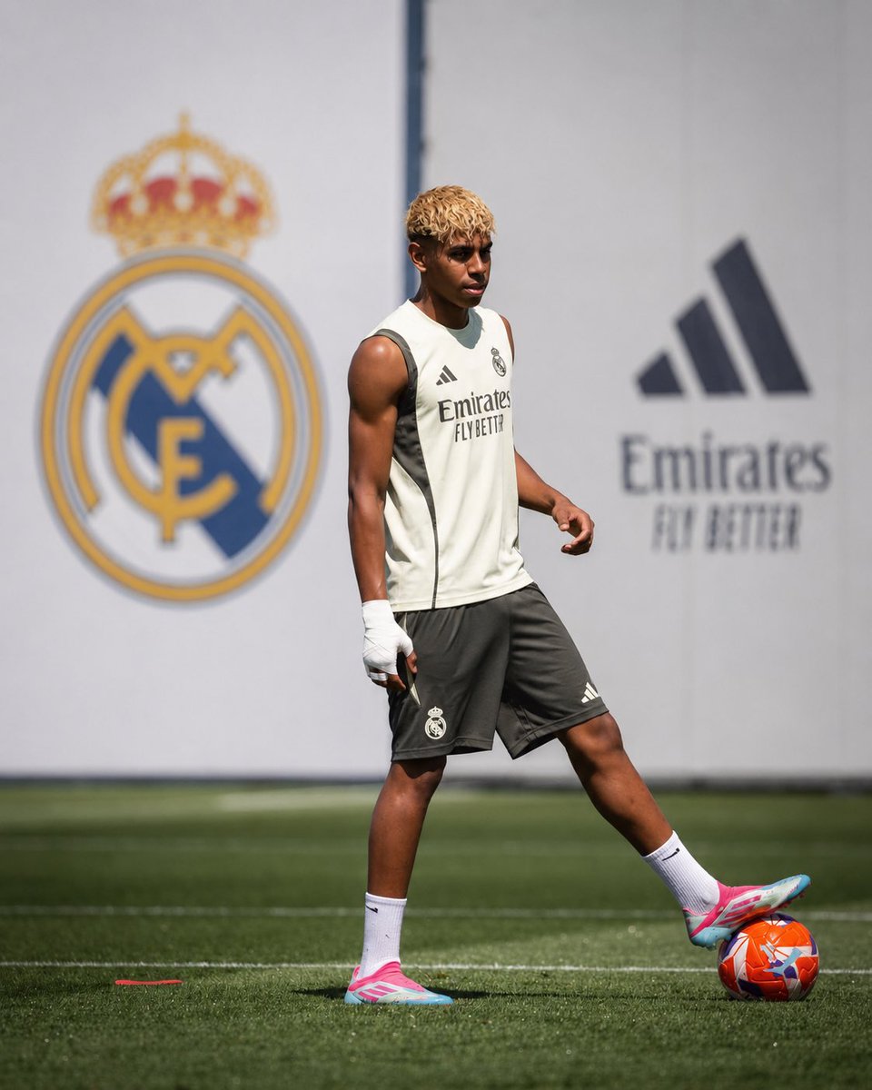 Lucas07LY's tweet photo. First training in Madrid🤍🤍🤍

#HalaMadrid #madridista https://t.co/OEl4M04SLg
