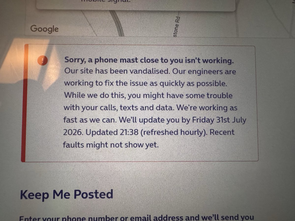 DebyP's tweet photo. @O2 I first reported an issue with this mast on 5 April.  You’ve told me at least twice that you’ve fixed it. 

Signal terrible everywhere, and getting worse, over last 2 years. What’s going on?? https://t.co/7WnXdtifId