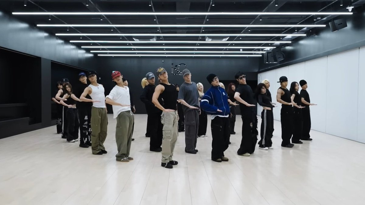 YeosangGlobal's tweet photo. If Yeosang had lines and screentime, no one would care that he's at the back. He's been at the back in plenty of choreos before, and it wasn't an issue because we could still see him. But giving him under 10 secs and making him invisible during the killing part is unjustifiable https://t.co/MTzPSPauvb