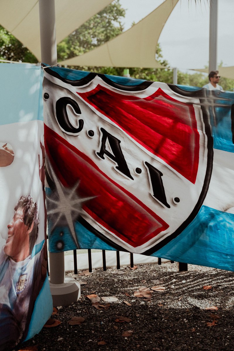 Independiente's tweet photo. Del Rojo y de Argentina 🇦🇷

#TodoRojo 🔴 https://t.co/SsJ3kjdGU0