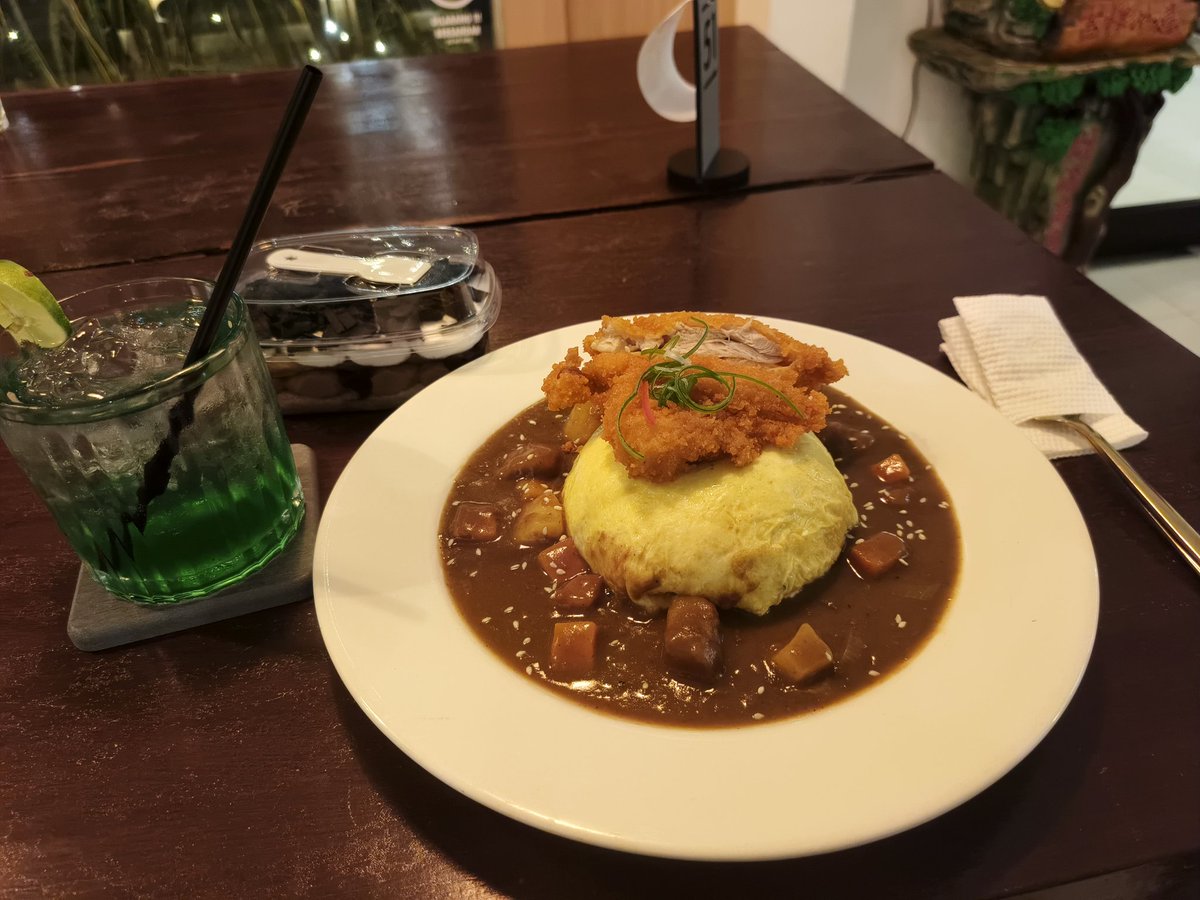 Vi_Choy's tweet photo. Just a home café.

Quietly serving delicacies worthy of fine dining gastronome.

🍛🍹

#CafeVibes #ComfortFood #FoodPhotography #HiddenGem https://t.co/D4NUUEM20i