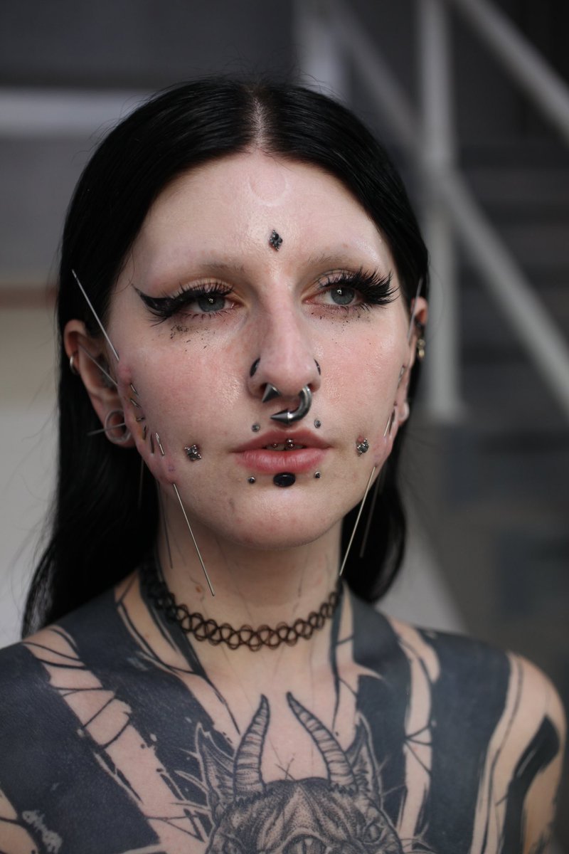 pvncture_ritual's tweet photo. Full set from these face needles on ig @/marcymods along with a really beautiful message on trauma informed sharps play 🖤 https://t.co/r4F1LMi7WJ