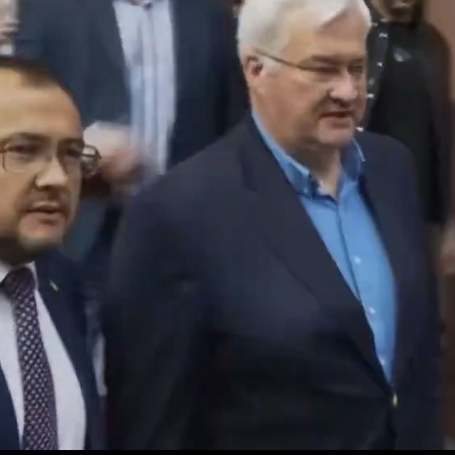 Wlodek_Skalik's tweet photo. Proszę o odpowiedź na pytanie, co takiego ustalono, że minister spraw zagranicznych Ukrainy uciekł bez słowa z gmachu polskiego MSZ? https://t.co/FnCHPCv7g0