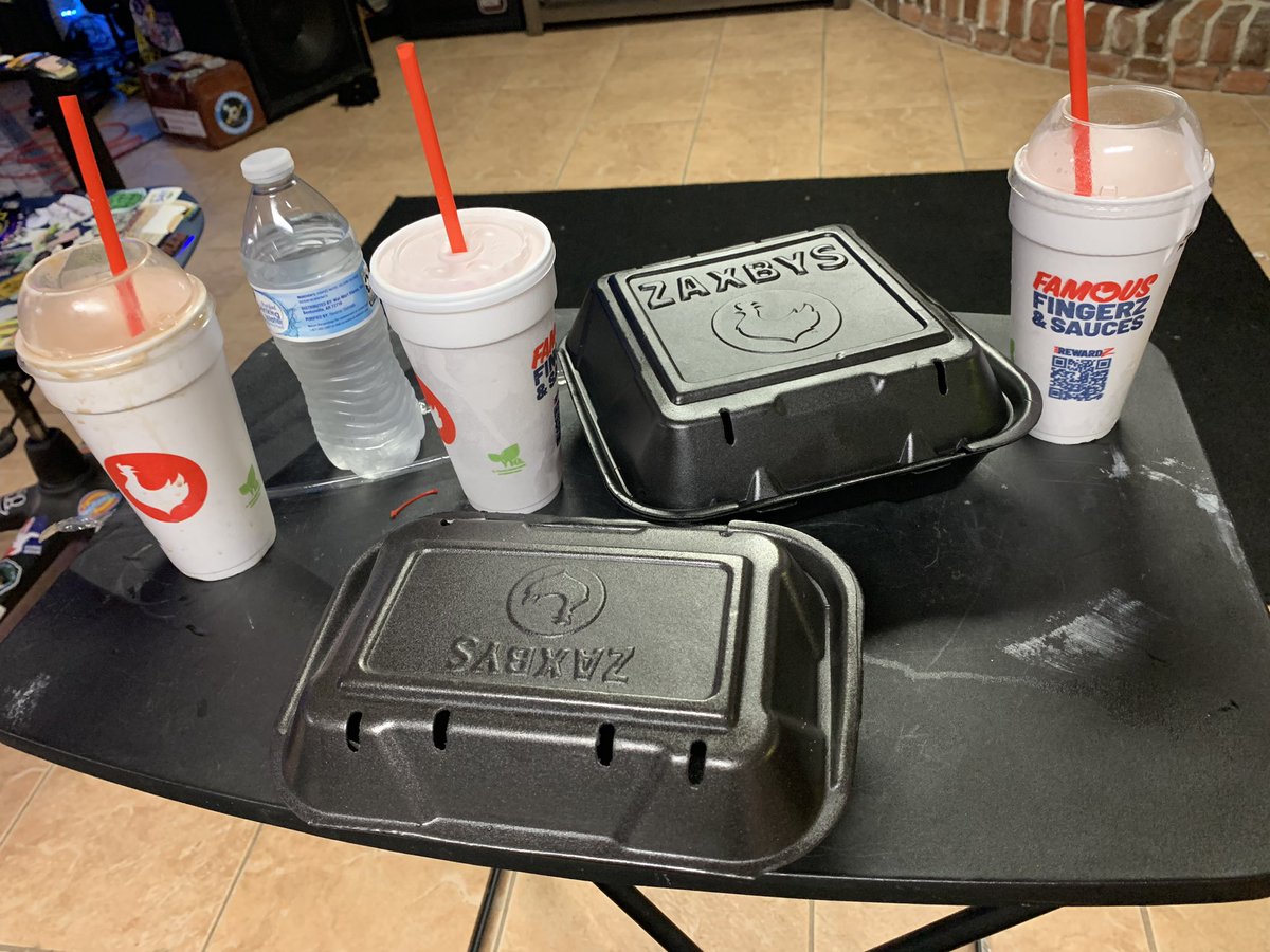 cowbelltboy's tweet photo. 4k calories in one sitting holy SHIT. VERY full https://t.co/KXWYunSX24