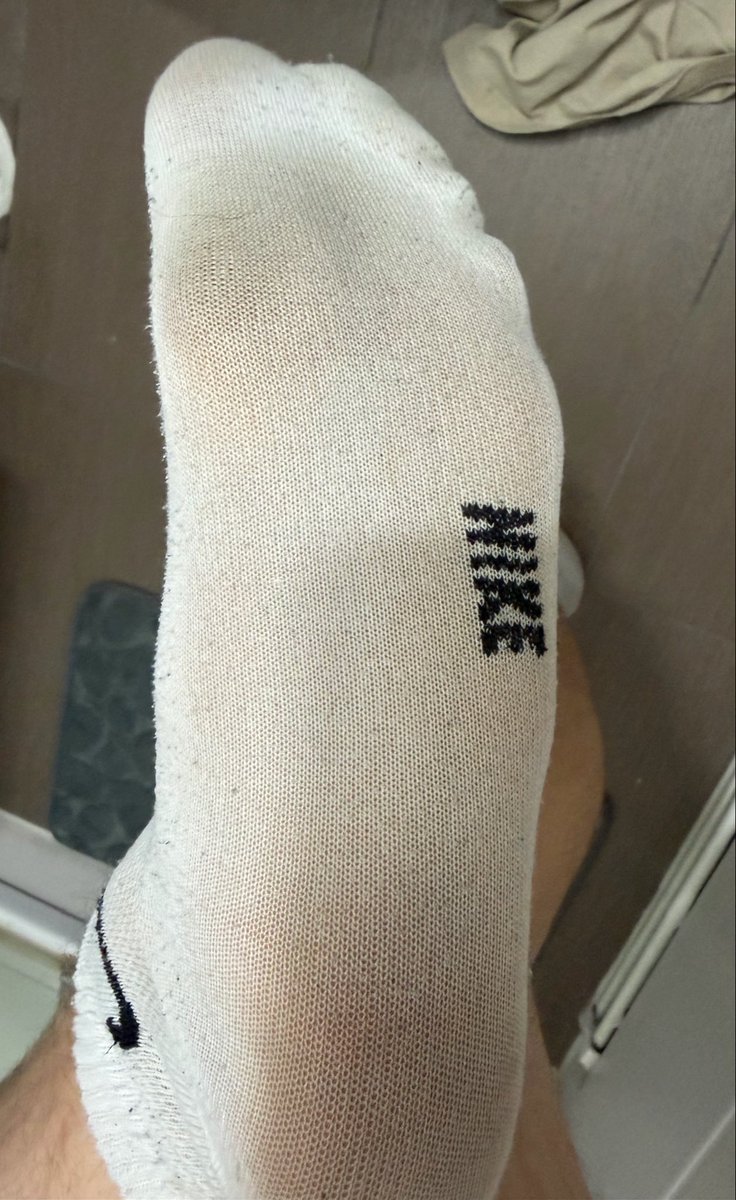 PolishSoxx's tweet photo. Stell dir vor du kannst die voll geschwitzte socken in deine fresse haben!😈
#sklave #master #geldherr #cashmaster #slave #german #socken #feetdom #alpha #zahlsklave #cashpig #kontofick #zahlsau #findom #rtgames #füße #feet #paypig #getragenesocken https://t.co/SlnuxO6KG9