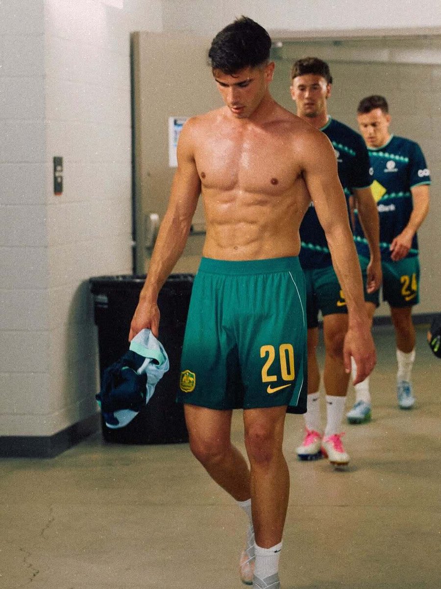 __jett__35's tweet photo. Volpato bulge and body 😍🥵 https://t.co/raGIixQ6JM