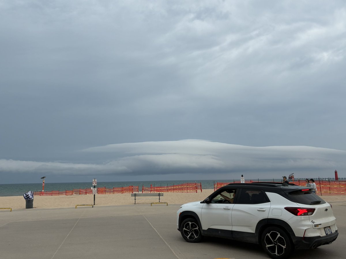 KeithPiccard's tweet photo. Check out the system moving in off of Lake Michigan @wxblakeharms https://t.co/jVksuhgZi0