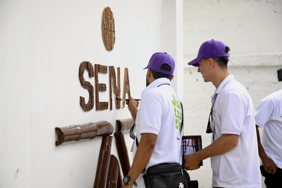 SENAComunica's tweet photo. 🌱🤝 Concluimos una gran jornada de aprendizaje y trabajo colaborativo.

En Apulo, las Juntanzas de Saberes CampeSENA reunieron a aprendices e instructores de ocho regionales para fortalecer el campo a través del intercambio de conocimientos, la innovación y el desarrollo rural. 💚

🙌 Gracias a todos los aprendices, instructores, aliados y comunidades campesinas que hicieron posible este encuentro y continúan sembrando conocimiento para transformar los territorios.

#SENACundinamarca #JuntanzasCampeSENA2026